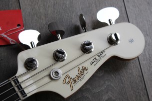 FENDER "American Vintage II 1966 Jazz Bass, Rosewood Fingerboard, Olympic White"