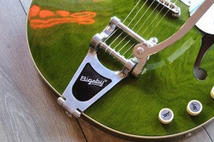 GRETSCH "G2604T Limited Edition Streamliner Rally II Center Block with Bigsby®, Laurel Fingerboard, Rally Green Stain" HARDCASE,