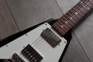 GIBSON " Flying V Ebony Made In USA, 2015 Japan Limited Reissue" HARDCASE, PAPERS