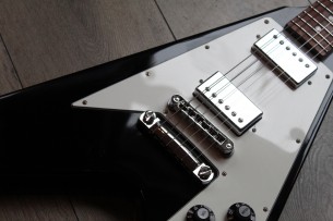 GIBSON " Flying V Ebony Made In USA, 2015 Japan Limited Reissue" HARDCASE, PAPERS