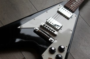 GIBSON " Flying V Ebony Made In USA, 2015 Japan Limited Reissue" HARDCASE, PAPERS