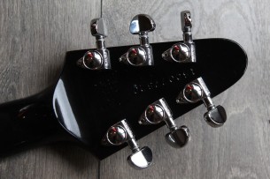 GIBSON " Flying V Ebony Made In USA, 2015 Japan Limited Reissue" HARDCASE, PAPERS