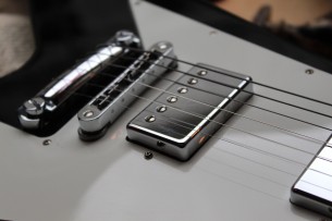 GIBSON " Flying V Ebony Made In USA, 2015 Japan Limited Reissue" HARDCASE, PAPERS