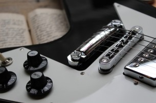 GIBSON " Flying V Ebony Made In USA, 2015 Japan Limited Reissue" HARDCASE, PAPERS