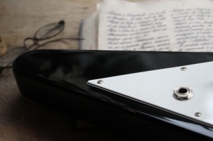 GIBSON " Flying V Ebony Made In USA, 2015 Japan Limited Reissue" HARDCASE, PAPERS