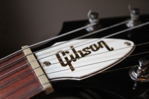 GIBSON " Flying V Ebony Made In USA, 2015 Japan Limited Reissue" HARDCASE, PAPERS