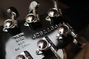 GIBSON " Flying V Ebony Made In USA, 2015 Japan Limited Reissue" HARDCASE, PAPERS