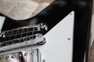 GIBSON " Flying V Ebony Made In USA, 2015 Japan Limited Reissue" HARDCASE, PAPERS