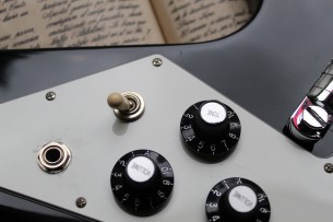 GIBSON " Flying V Ebony Made In USA, 2015 Japan Limited Reissue" HARDCASE, PAPERS