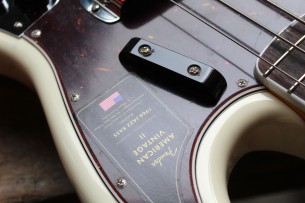 FENDER "American Vintage II 1966 Jazz Bass, Rosewood Fingerboard, Olympic White"