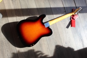 FENDER "Vintera '60s Telecaster Bigsby, Pau Ferro Fingerboard, 3-Color Sunburst" GIGBAG, 3, 61 KG