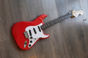 FENDER "Made in Japan Limited International Color Stratocaster, Rosewood Fingerboard, Morocco Red" GIGBAG, 3, 30 KG
