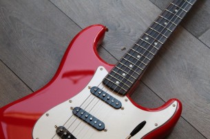 FENDER "Made in Japan Limited International Color Stratocaster, Rosewood Fingerboard, Morocco Red" GIGBAG, 3, 30 KG