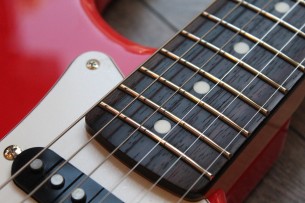 FENDER "Made in Japan Limited International Color Stratocaster, Rosewood Fingerboard, Morocco Red" GIGBAG, 3, 30 KG