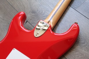 FENDER "Made in Japan Limited International Color Stratocaster, Rosewood Fingerboard, Morocco Red" GIGBAG, 3, 30 KG