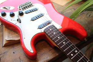 FENDER "Made in Japan Limited International Color Stratocaster, Rosewood Fingerboard, Morocco Red" GIGBAG, 3, 30 KG