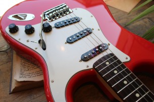 FENDER "Made in Japan Limited International Color Stratocaster, Rosewood Fingerboard, Morocco Red" GIGBAG, 3, 30 KG