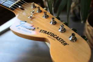 FENDER "Made in Japan Limited International Color Stratocaster, Rosewood Fingerboard, Morocco Red" GIGBAG, 3, 30 KG