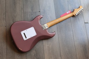 FENDER "Vintera 60s Strat Modified In Burgundy Mist Finish" GIGBAG, 3, 90 KG