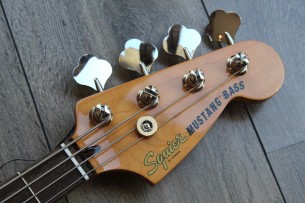 SQUIER "Classic Vibe '60s Mustang Bass Olympic White Indian Laurel" 3, 35 KG