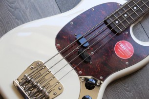 SQUIER "Classic Vibe '60s Mustang Bass Olympic White Indian Laurel" 3, 35 KG