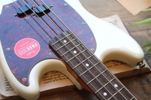 SQUIER "Classic Vibe '60s Mustang Bass Olympic White Indian Laurel" 3, 35 KG
