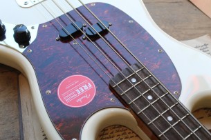 SQUIER "Classic Vibe '60s Mustang Bass Olympic White Indian Laurel" 3, 35 KG