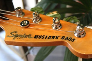 SQUIER "Classic Vibe '60s Mustang Bass Olympic White Indian Laurel" 3, 35 KG