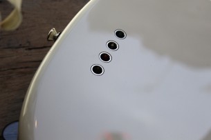SQUIER "Classic Vibe '60s Mustang Bass Olympic White Indian Laurel" 3, 35 KG