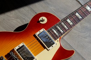 GIBSON " Custom Shop Historic Collection 1958 Les Paul Standard Reissue Washed Cherry Sunburst" HARDCASE , 3, 72 KG