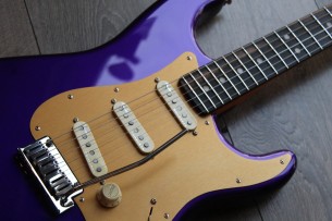 FENDER "Limited FSR American Ultra Stratocaster in Plum Metallic" 3, 65 KG