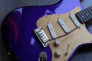 FENDER "Limited FSR American Ultra Stratocaster in Plum Metallic" 3, 65 KG