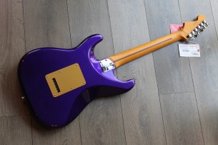 FENDER "Limited FSR American Ultra Stratocaster in Plum Metallic" 3, 65 KG