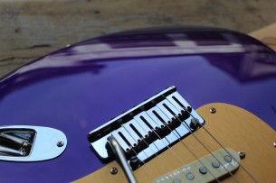 FENDER "Limited FSR American Ultra Stratocaster in Plum Metallic" 3, 65 KG