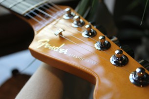 FENDER "Limited FSR American Ultra Stratocaster in Plum Metallic" 3, 65 KG