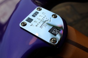 FENDER "Limited FSR American Ultra Stratocaster in Plum Metallic" 3, 65 KG