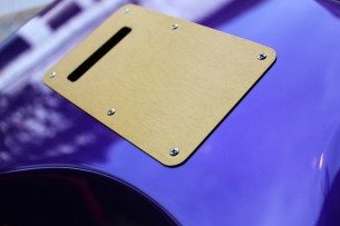 FENDER "Limited FSR American Ultra Stratocaster in Plum Metallic" 3, 65 KG