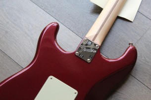 FENDER "American Performer Stratocaster HSS, Rosewood Fingerboard, Aubergine" GIGBAG, 3, 34 KG