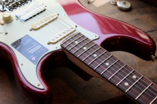 FENDER "American Performer Stratocaster HSS, Rosewood Fingerboard, Aubergine" GIGBAG, 3, 34 KG
