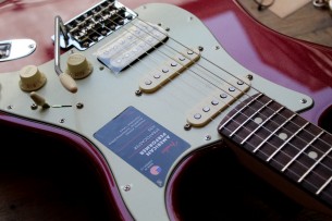 FENDER "American Performer Stratocaster HSS, Rosewood Fingerboard, Aubergine" GIGBAG, 3, 34 KG
