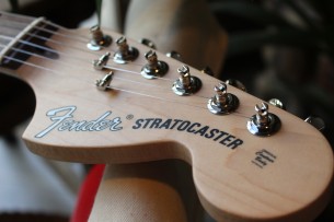 FENDER "American Performer Stratocaster HSS, Rosewood Fingerboard, Aubergine" GIGBAG, 3, 34 KG