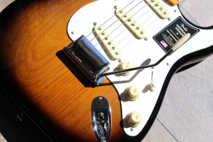 FENDER "American Vintage II 1957, Two Tone Sunburst" HARDCASE, 3, 77 KG