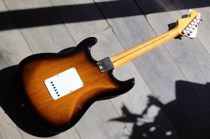 FENDER "American Vintage II 1957, Two Tone Sunburst" HARDCASE, 3, 77 KG