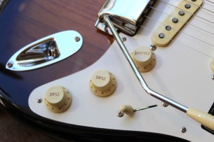 FENDER "American Vintage II 1957, Two Tone Sunburst" HARDCASE, 3, 77 KG
