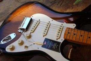 FENDER "American Vintage II 1957, Two Tone Sunburst" HARDCASE, 3, 77 KG