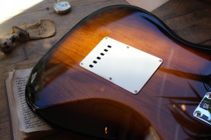 FENDER "American Vintage II 1957, Two Tone Sunburst" HARDCASE, 3, 77 KG
