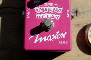 MAXON "AD10 Analog Delay"