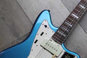 FENDER "American Vintage II 1966 Jazzmaster, Rosewood Fingerboard, Lake Placid Blue" HARDCASE