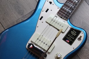 FENDER "American Vintage II 1966 Jazzmaster, Rosewood Fingerboard, Lake Placid Blue" HARDCASE