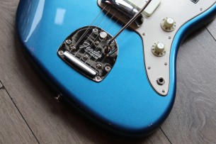 FENDER "American Vintage II 1966 Jazzmaster, Rosewood Fingerboard, Lake Placid Blue" HARDCASE